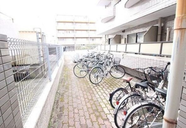 物件外観写真4　(駐輪場)