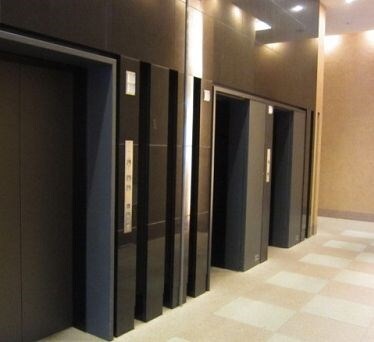 物件内観写真17　(エレベーター３基)