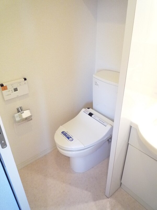 トイレ(別号室参考写真)