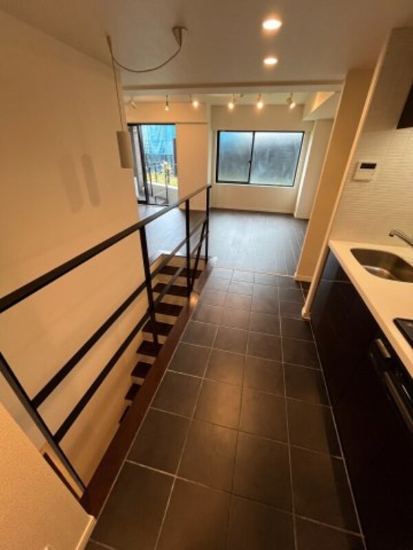 玄関(別号室参照)