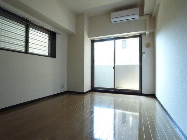 寝室(★東南角部屋・2面採光★)