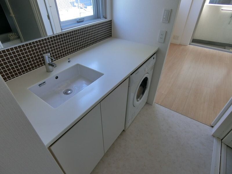 物件内観写真8　(洗濯機は撤去し防水パン設置予定)