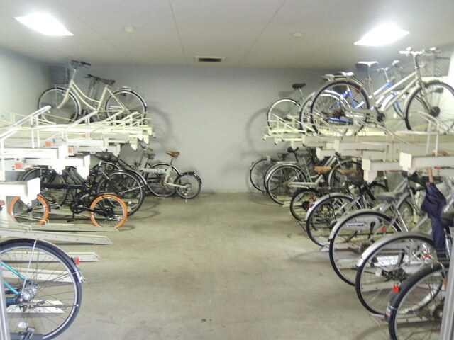 物件外観写真4　(駐輪場)