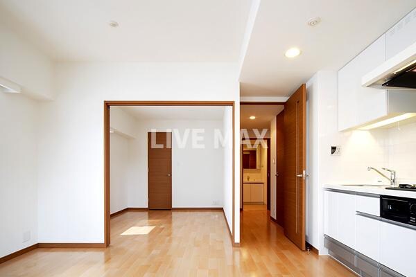 物件内観写真4　(2025年11月室内リノベーション施工予定【キッチン・洗面台)