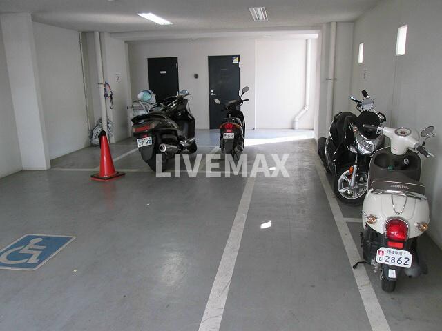 物件内観写真23　(バイク置場)