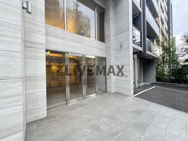 エントランス(弊社は全物件が仲介手数料半月分でご紹介可能です。)