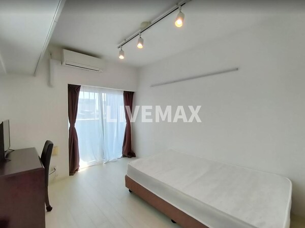 寝室(反転タイプの写真です)