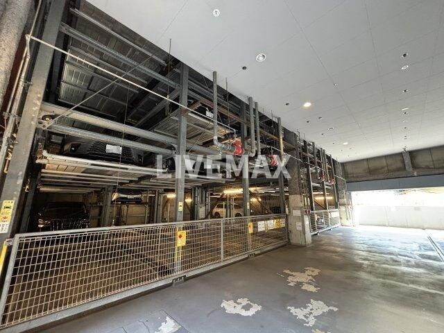 物件外観写真4　(機械式駐車場　使用料：35,000～40,000円（税別）)