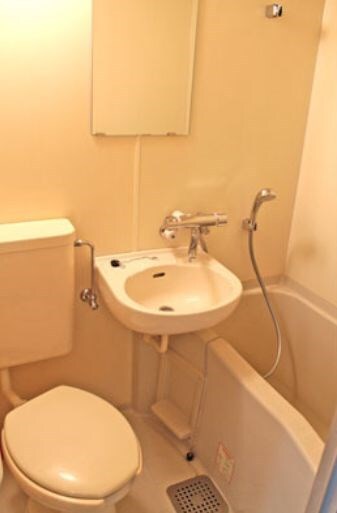 物件内観写真7　(備え付け家具備品（同仕様）)