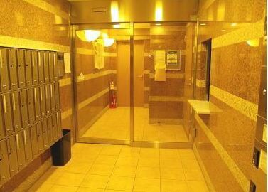 物件内観写真6　(家電・家具が1式揃っております。)