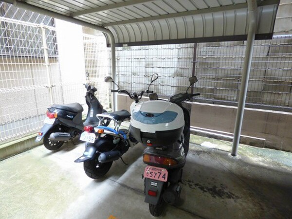 建物設備(バイク駐輪場)