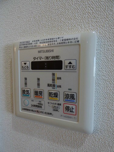 物件内観写真17　(雨の日も安心の浴室乾燥機付きです★)