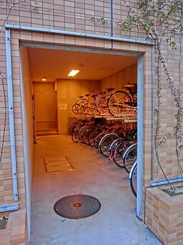 物件外観写真5　(自転車置き場)