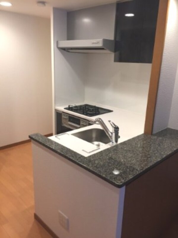キッチン(※こちらのお部屋はカウンターキッチンではありません)