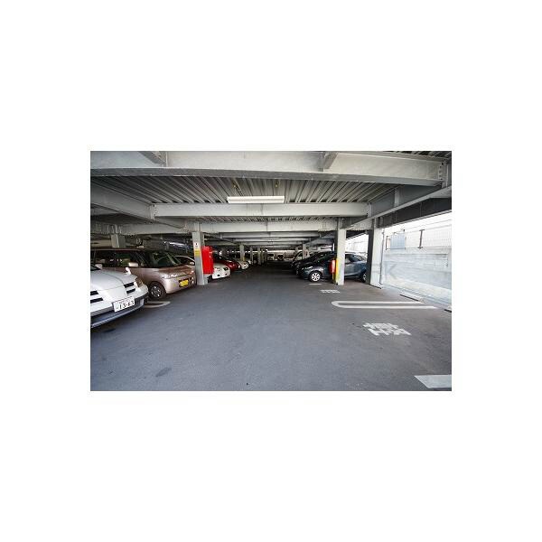 物件外観写真2　(屋根付きで雨の日も安心です☆)