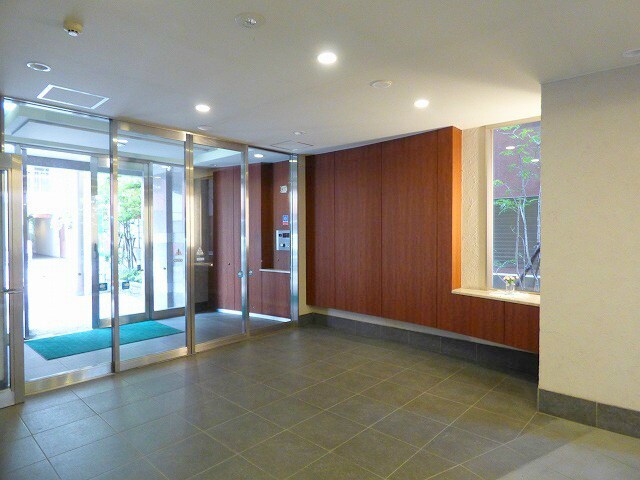 物件外観写真2　(綺麗なロビー)