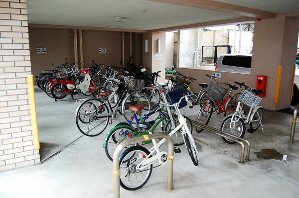 建物設備(屋根付駐輪場)