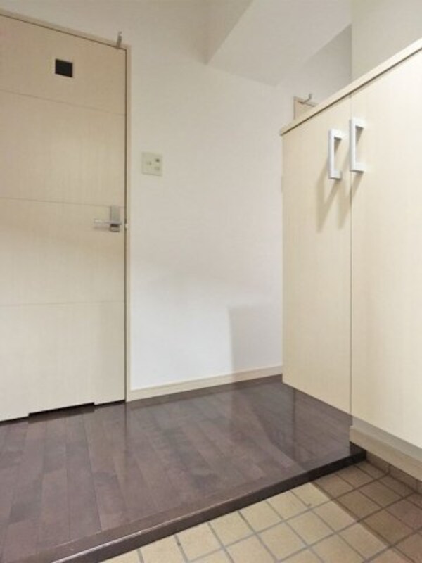 玄関(※写真と部屋が異なる場合は現状優先)