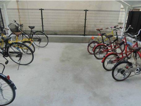 物件内観写真18　(広いスペースの駐輪場です！)