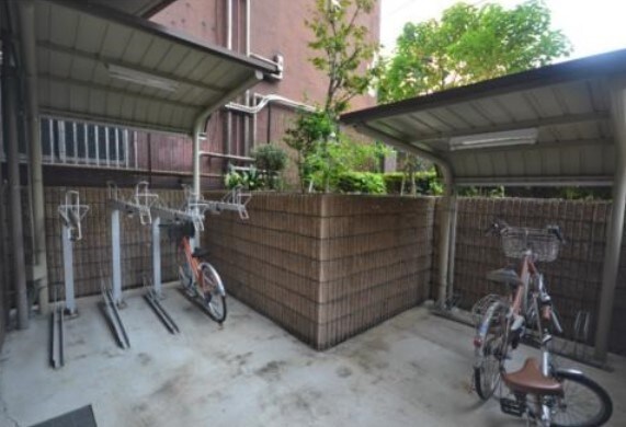 物件外観写真4　(駐輪場)