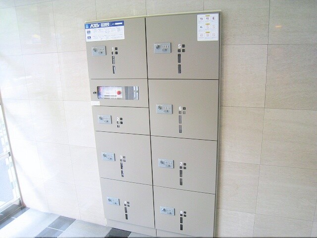 物件内観写真16　(宅配ボックス付き)