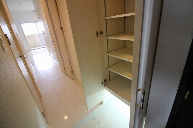 物件内観写真2　(玄関！)