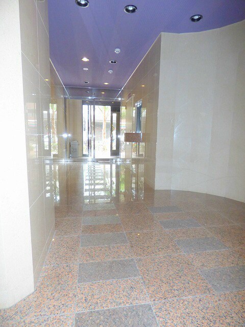 物件外観写真2　(綺麗なロビー)