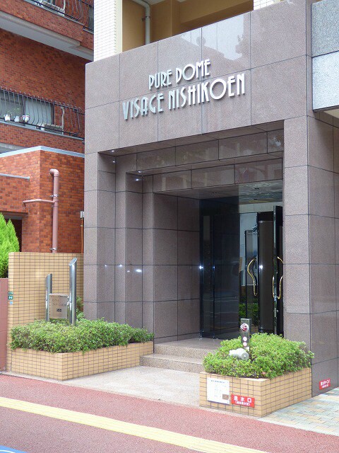 物件外観写真4　(素敵なエントランス)