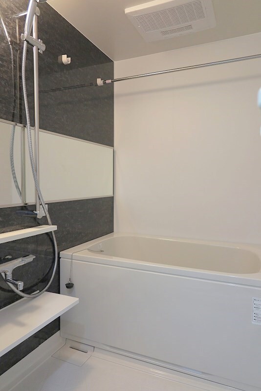 物件内観写真9　(追焚き機能・浴室乾燥機付き)