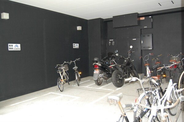 その他(屋根付駐輪場)
