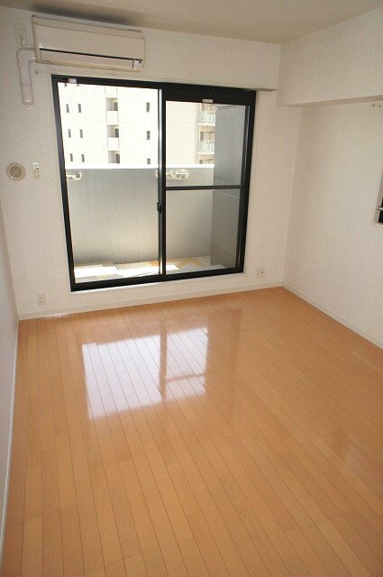 物件内観写真6　(エアコン付きで快適です♪)