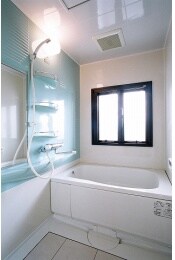 物件内観写真7　(鏡付バスルーム)