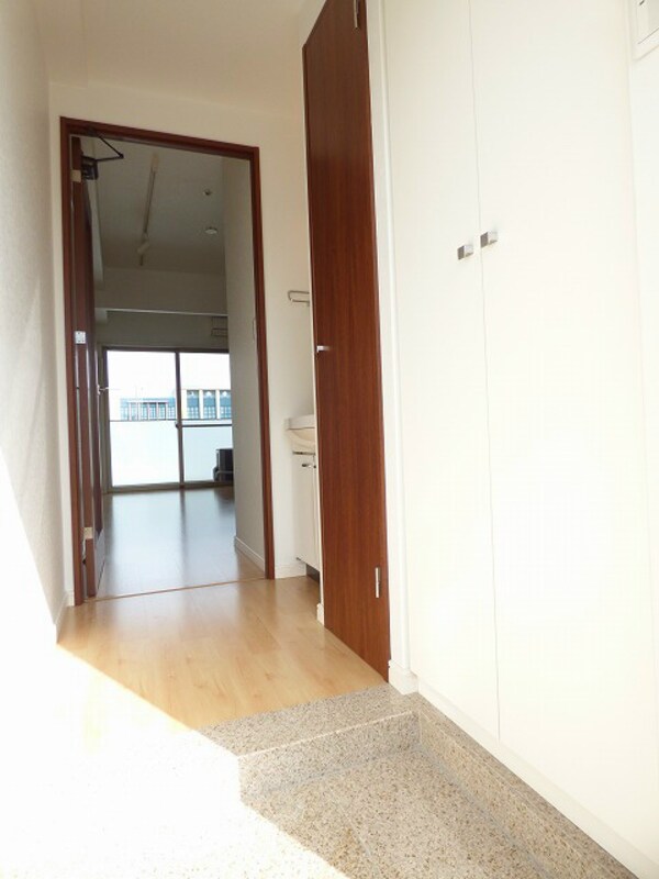 玄関(※写真と異なる場合原状優先)