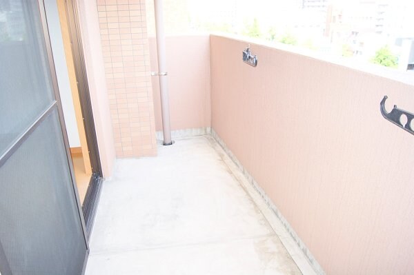 物件内観写真7　(広々と明るいバルコニー！お洗濯が楽しみです★)