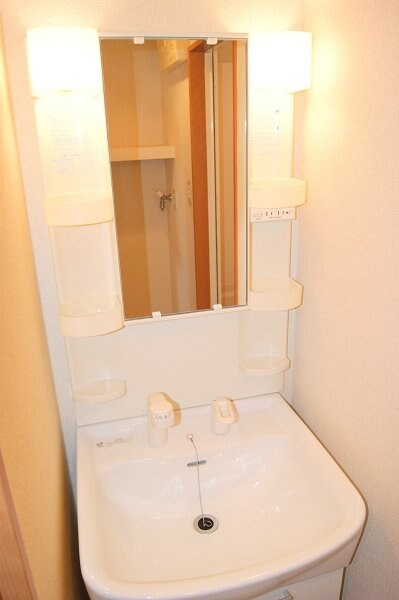 物件内観写真9　(忙しい朝に嬉しいシャンプードレッサー付です★)