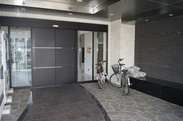 物件外観写真3　(エントランス)