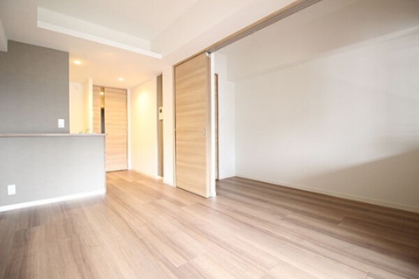 居室(※別号室参考写真)