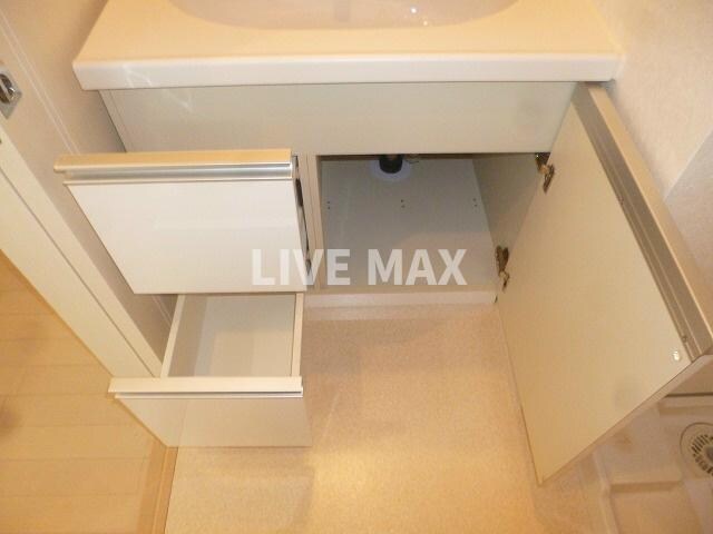 物件内観写真27　(洗面所収納部♪)