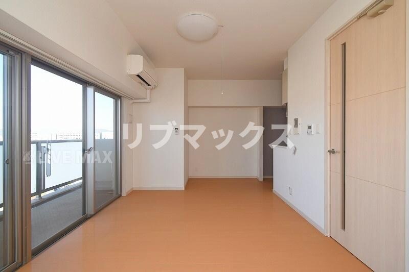 物件内観写真13　(ゆったりとしたリビングです)