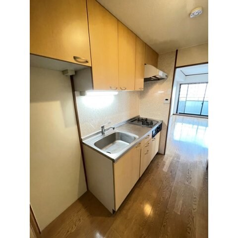 物件内観写真6　(２口ガスコンロ・グリル付きシステムキッチン)