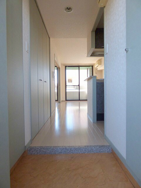 物件内観写真8　(玄関)