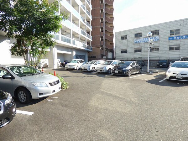 駐車場(敷地内に平置き駐車場もあります☆)