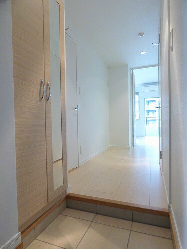 物件内観写真15　(玄関も広くて綺麗☆)