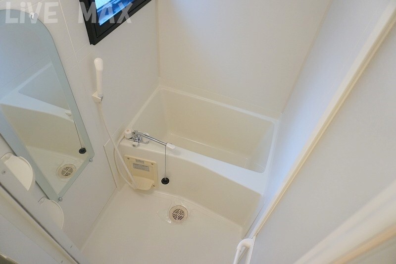 物件内観写真7　(お風呂☆窓付き☆)