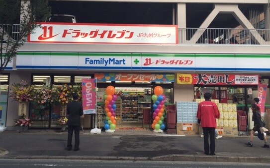 物件外観写真8　(ファミリｰマｰト＋ドラッグイレブン神屋町店（692m）)