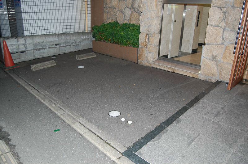 物件外観写真3　(敷地内駐車場)