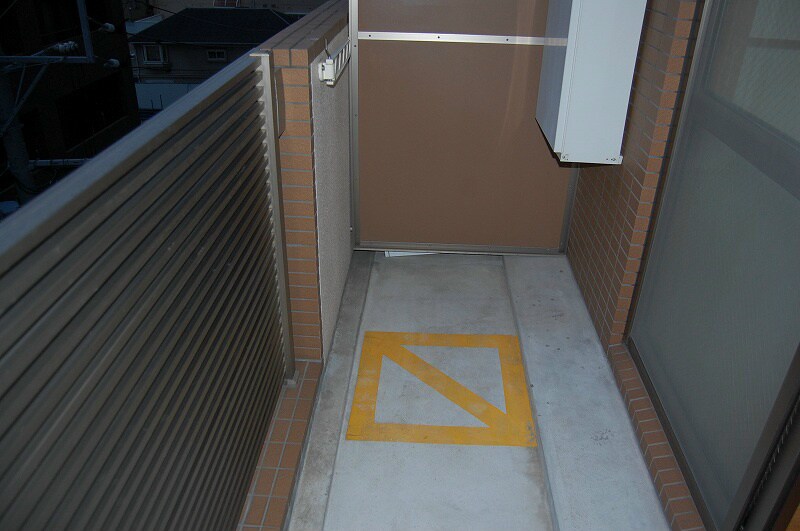 物件内観写真9　(広々バルコニー)