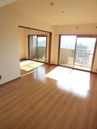 物件内観写真3　(　※別号室参考写真)