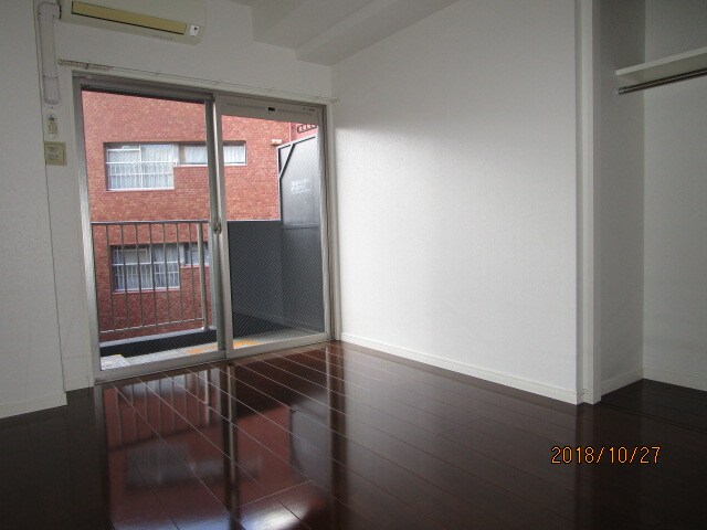 物件内観写真9　(広々とした洋室☆)