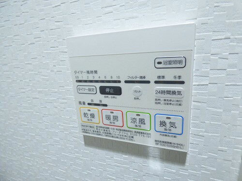 物件内観写真19　(雨の日も安心の浴室乾燥機付きです★)